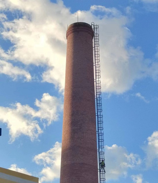 襄陽煙囪拆除公司:方案的選擇,精準的施工