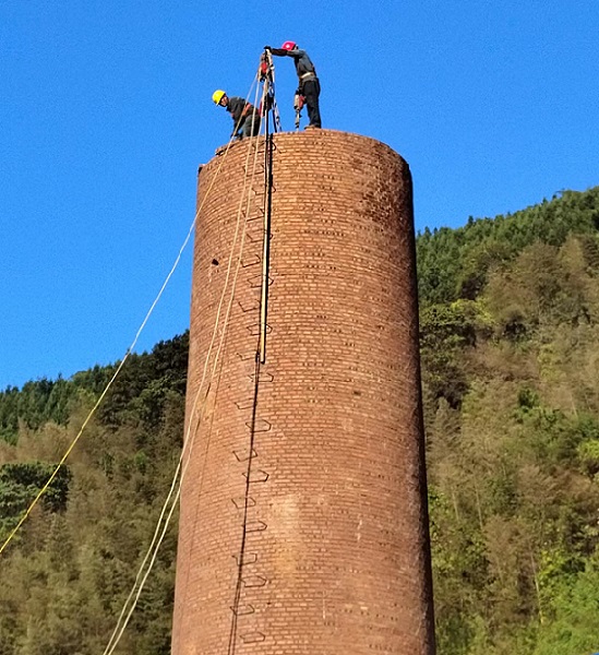 高空拆除公司:我們?cè)谛袆?dòng),安全環(huán)保,一步到位！