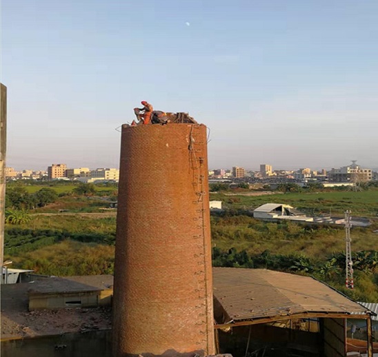 煙囪拆除公司:安全的關(guān)鍵,就是專業(yè)